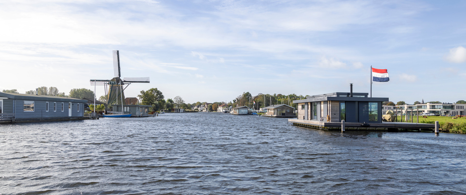 <h1>Over ABC Waterwoningen</h1>
<p>ABC Waterwoningen is al meer dan 25 jaar specialist in het bouwen van woonarken. Onze ervaren en betrokken medewerkers werken graag, met passie en vakkundig aan uw waterwoonwensen.  </p>